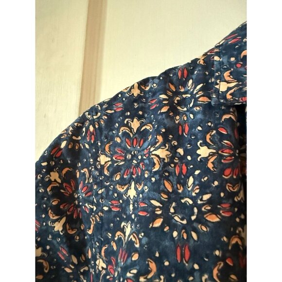 Express woman’s size small floral button-down shirt - Picture 4 of 9